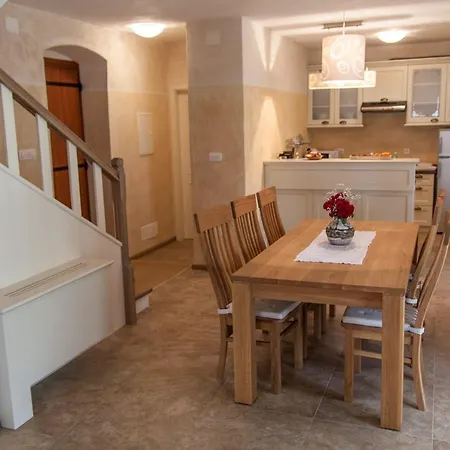 Charming Jezenj Villa *
